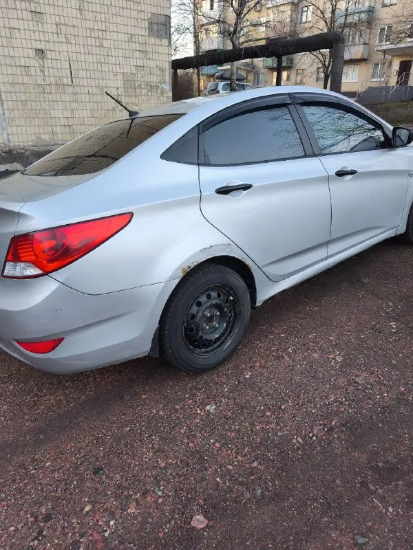 Продам hyunday solaris 2013 год 1.4 механика авто в нормальном состояние пробег 267.957родной двигатель коробка ходовая в порядке подогрев сидений кондиционер документы в полном порядке цена 500.000руб. +79493245430 донецк - фотография - 2