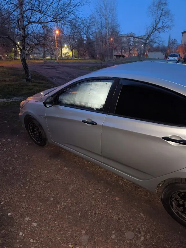 Продам hyunday solaris 2013 год 1.4 механика авто в нормальном состояние пробег 267.957родной двигатель коробка ходовая в порядке подогрев сидений кондиционер документы в полном порядке цена 500.000руб. +79493245430 донецк - фотография - 5