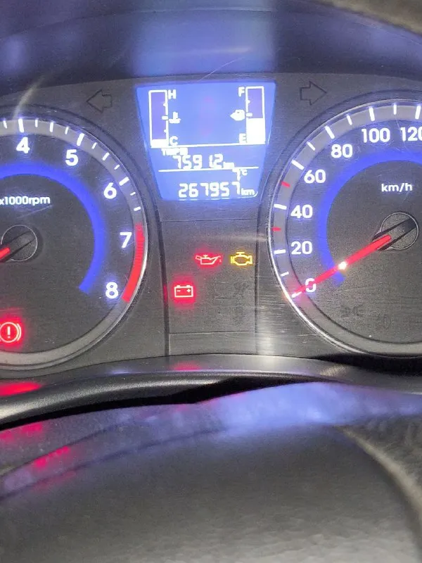 Продам hyunday solaris 2013 год 1.4 механика авто в нормальном состояние пробег 267.957родной двигатель коробка ходовая в порядке подогрев сидений кондиционер документы в полном порядке цена 500.000руб. +79493245430 донецк - фотография - 7