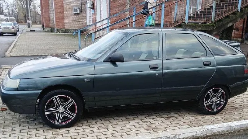 Продам ваз 2112 2007г. в. авто в хорошем ухоженном состоянии! вложения не требует! мотор коробка в полнейшем порядке! днище пороги стаканы низа дверей карманы ниша под запаску все целенькое! кузов в отличном состоянии, не кривой и не косой! без гнилья и ржавчины! все кузовные детали родные, все герметики и швы завод! остекление родное включая лобовое стекло! двигатель 1.6 16 клапанный, 124 модель клапана не гнет! работает ровно, не троит не дымит, масло не берет! коробка передач переключается как положено! без хрустов и вылетов! ходовая в норме, все неровности отрабатывает мягко! комплектация с гидроусилитель руля, подогрев сидений (рабочие), эл. стеклоподъемника, простая аудио система. салончик чистенький и опрятный, без порезов! оформление без проблем! автомобиль документально чист! ценник 280.000т/р торг никто не отменял. тел: +79490064017 - фотография - 2