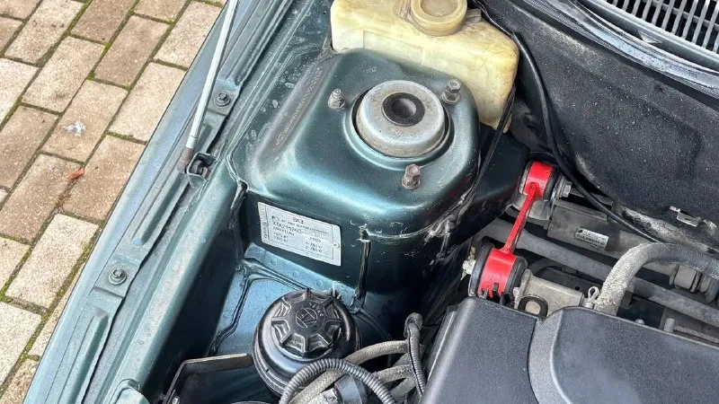 Продам ваз 2112 2007г. в. авто в хорошем ухоженном состоянии! вложения не требует! мотор коробка в полнейшем порядке! днище пороги стаканы низа дверей карманы ниша под запаску все целенькое! кузов в отличном состоянии, не кривой и не косой! без гнилья и ржавчины! все кузовные детали родные, все герметики и швы завод! остекление родное включая лобовое стекло! двигатель 1.6 16 клапанный, 124 модель клапана не гнет! работает ровно, не троит не дымит, масло не берет! коробка передач переключается как положено! без хрустов и вылетов! ходовая в норме, все неровности отрабатывает мягко! комплектация с гидроусилитель руля, подогрев сидений (рабочие), эл. стеклоподъемника, простая аудио система. салончик чистенький и опрятный, без порезов! оформление без проблем! автомобиль документально чист! ценник 280.000т/р торг никто не отменял. тел: +79490064017 - фотография - 7