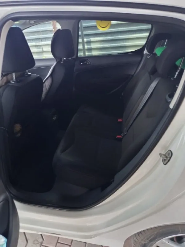 Продам peugeot 308, в хорошем состоянии. 2013 год, мотор 1.6 механическая коробка. по кузову без гнили рыжиков. есть нюанс один по порогу на фото будет видно. остальное по кузову в идеале. с коробкой тоже в отлично состоянии. машинка ухоженная. все вопросы по телефону +79497531147 цена 660 000₽ 📲 tg: @antoch_artur 📞 звоните: +7(949)7531147 - фотография - 6