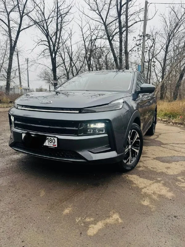 Jac js6 2023 год 1.5л бензин кпп автоматическая 37000км пробег максимальная комплектация от собствен... - фотография