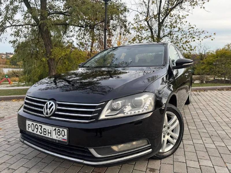 Продам volkswagen passat b7 автомобиль в идеальном состоянии! 2012 г. 1.8 (152 л. с) комплектация «comfortline» имеется 2-х зонный климат контроль, мульти руль, датчики парковки, так же есть датчик света, передние и задние электростеклоподъемники, подогрев сидений, обогрев зеркал, и обогрев лобового стекла, кожаный руль, бортовой компьютер. задний и передний парктроник. присутствует система антиблокировки тормозов, а так же система экстренного торможения. освещение адаптивное, фары противотуманные. коробка, двигатель, ходовка работают без нареканий. резина зимняя, протектор хороший. пробег 185т. родной не скручен. два владельца по птс. переоформление без проблем. возможен обмен ! цена 1.130 +79493388940 - фотография - 2