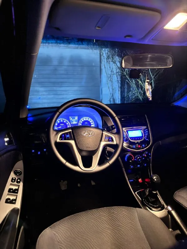 Hyundai solaris 2011 г. , 1.6 — максимальная комплектация, родной пробег 180 000 км, без дтп, без вложений! продаю любимый и полностью обслуженный hyundai solaris в самой полной комплектации. автомобиль 2011 года с надежным и экономичным мотором 1.6 — отличный вариант как для города, так и для дальних поездок. ✔ родной пробег — 180 000 км ✔ полностью “зелёная” автотека — прозрачная история от а до я ✔ без дтп, ✔ технически идеален — вложений не требует ✔ не использовался в такси ✔ максимальная комплектация (климат-контроль, подогревы, безопасность, мультимедиа — всё, что нужно для комфортной езды) автомобиль находится в отличном состоянии: ходовая плотная, мотор работает ровно, коробка переключает плавно. салон ухоженный, без затёртостей и посторонних запахов. машина действительно обслуживалась вовремя и с вниманием. цена: 920 000 ₽ +79491267283 - фотография - 6