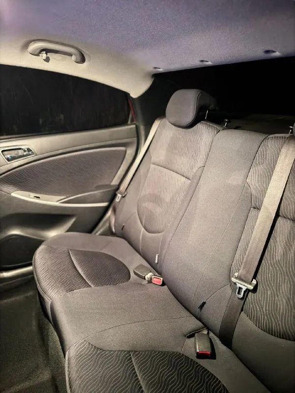 Hyundai solaris 2011 г. , 1.6 — максимальная комплектация, родной пробег 180 000 км, без дтп, без вложений! продаю любимый и полностью обслуженный hyundai solaris в самой полной комплектации. автомобиль 2011 года с надежным и экономичным мотором 1.6 — отличный вариант как для города, так и для дальних поездок. ✔ родной пробег — 180 000 км ✔ полностью “зелёная” автотека — прозрачная история от а до я ✔ без дтп, ✔ технически идеален — вложений не требует ✔ не использовался в такси ✔ максимальная комплектация (климат-контроль, подогревы, безопасность, мультимедиа — всё, что нужно для комфортной езды) автомобиль находится в отличном состоянии: ходовая плотная, мотор работает ровно, коробка переключает плавно. салон ухоженный, без затёртостей и посторонних запахов. машина действительно обслуживалась вовремя и с вниманием. цена: 920 000 ₽ +79491267283 - фотография - 7