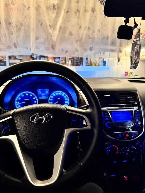 Hyundai solaris 2011 г. , 1.6 — максимальная комплектация, родной пробег 180 000 км, без дтп, без вложений! продаю любимый и полностью обслуженный hyundai solaris в самой полной комплектации. автомобиль 2011 года с надежным и экономичным мотором 1.6 — отличный вариант как для города, так и для дальних поездок. ✔ родной пробег — 180 000 км ✔ полностью “зелёная” автотека — прозрачная история от а до я ✔ без дтп, ✔ технически идеален — вложений не требует ✔ не использовался в такси ✔ максимальная комплектация (климат-контроль, подогревы, безопасность, мультимедиа — всё, что нужно для комфортной езды) автомобиль находится в отличном состоянии: ходовая плотная, мотор работает ровно, коробка переключает плавно. салон ухоженный, без затёртостей и посторонних запахов. машина действительно обслуживалась вовремя и с вниманием. цена: 920 000 ₽ +79491267283 - фотография - 8