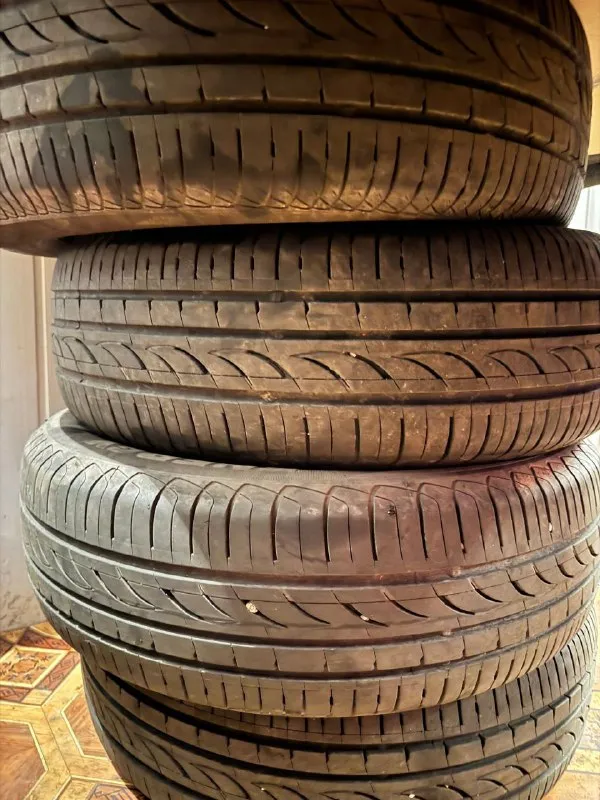 Hyundai solaris 2011 г. , 1.6 — максимальная комплектация, родной пробег 180 000 км, без дтп, без вложений! продаю любимый и полностью обслуженный hyundai solaris в самой полной комплектации. автомобиль 2011 года с надежным и экономичным мотором 1.6 — отличный вариант как для города, так и для дальних поездок. ✔ родной пробег — 180 000 км ✔ полностью “зелёная” автотека — прозрачная история от а до я ✔ без дтп, ✔ технически идеален — вложений не требует ✔ не использовался в такси ✔ максимальная комплектация (климат-контроль, подогревы, безопасность, мультимедиа — всё, что нужно для комфортной езды) автомобиль находится в отличном состоянии: ходовая плотная, мотор работает ровно, коробка переключает плавно. салон ухоженный, без затёртостей и посторонних запахов. машина действительно обслуживалась вовремя и с вниманием. цена: 920 000 ₽ +79491267283 - фотография - 9