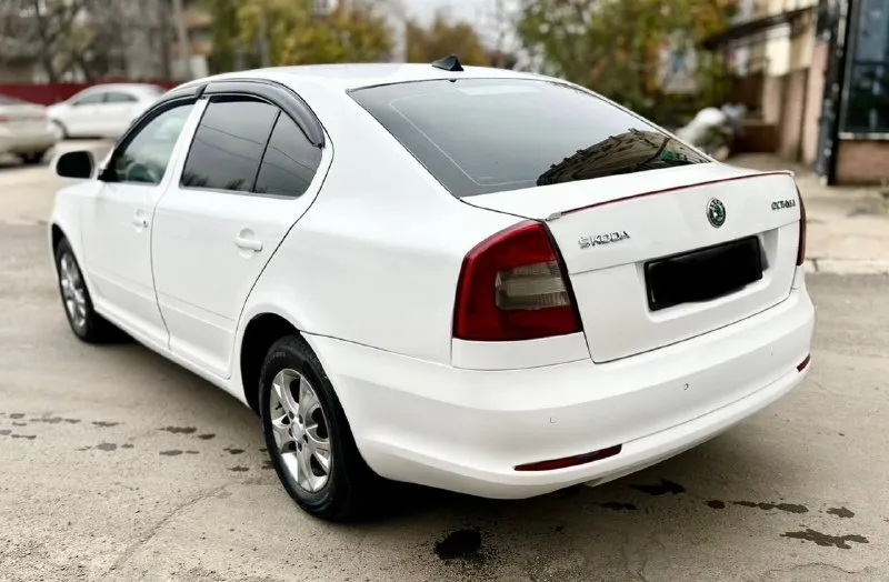 🔥🔥🔥🧨🧨🧨🔥🔥🔥 *цена.630.000рублей* такая цена только сегодня. skoda octavia a5 рейсталинг 2012г. 1.6 mpi механика. родной пробег 250тыс. км. 2хозяина. авто в очень хорошем состоянии вложений не требует не каких. кузов без гнили и ржавчины выглядит красиво как на фото так и в живую. работают отлично не дымит не троит тянет хорошо. самый лучший и надежный мотор в линейке. ходовая без посторонних звуков все в полном порядке. коробка отлично работает. масла фильтра только поменял ещо даже 100км не проехали. салон чистый. богатая комплектация. кондиционер, гур, датчики света и дождя, подогрев сидений и зеркал,4эл. стеклоподьмника, эл. зеркала, подушки безопасности, парк-троик. установлена магнитола на android системе. литые диски. лед фары в ближнем и туманках, тонеровка. в серьезных дтп не была. документы в полном порядке.2собственика, птс оригинал, любое переоформление хоть по дкп хоть через мрео. осмотр донецк +79498582203 он же и телеграмм 📲 tg: vvv 📞 звоните: +7(949)8582203 - фотография - 4