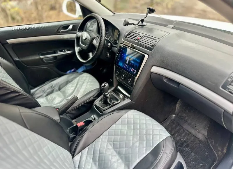 🔥🔥🔥🧨🧨🧨🔥🔥🔥 *цена.630.000рублей* такая цена только сегодня. skoda octavia a5 рейсталинг 2012г. 1.6 mpi механика. родной пробег 250тыс. км. 2хозяина. авто в очень хорошем состоянии вложений не требует не каких. кузов без гнили и ржавчины выглядит красиво как на фото так и в живую. работают отлично не дымит не троит тянет хорошо. самый лучший и надежный мотор в линейке. ходовая без посторонних звуков все в полном порядке. коробка отлично работает. масла фильтра только поменял ещо даже 100км не проехали. салон чистый. богатая комплектация. кондиционер, гур, датчики света и дождя, подогрев сидений и зеркал,4эл. стеклоподьмника, эл. зеркала, подушки безопасности, парк-троик. установлена магнитола на android системе. литые диски. лед фары в ближнем и туманках, тонеровка. в серьезных дтп не была. документы в полном порядке.2собственика, птс оригинал, любое переоформление хоть по дкп хоть через мрео. осмотр донецк +79498582203 он же и телеграмм 📲 tg: vvv 📞 звоните: +7(949)8582203 - фотография - 9