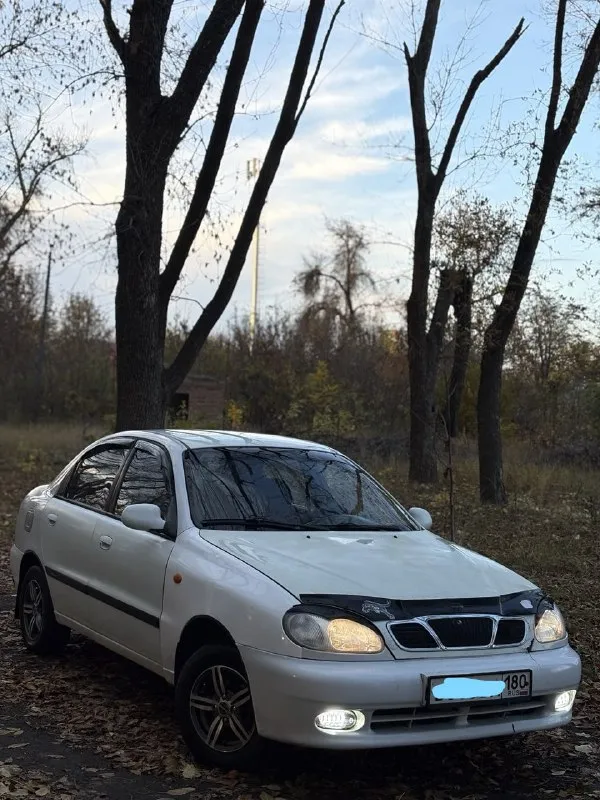 Продам zaz-daewoo 🔥 год выпуска:2002🔥 пробег, км:200.000 🔥 модификация:1.3мт 🔥 тип двигателя:газ/бензин🔥 коробка передач :механика 🔥 привод:передний🔥 тип кузова : легковой седан🔥 koмплeктaция: comfort🔥 цвет: белый🔥 в продаже zaz-daewoo на полном хожу, на автомобиле установлено газовое оборудование, так же авто работает и на бензине. поменян мотор, старый блок лежит в багажнике. установлена сигнализация с центральным замком. стоят красивые диски на хорошей резине. автомобиль на 180 учете, полное переоформление (стс, птс, дкп). установлена магнитола с хорошей музыкой. мотор-заводится с пол оборота, работает хорошо, не троит, не глохнет. кпп-все передачи включаются без хрустов, ничего не выбивает. салон в замечательном состоянии, был переделан под красный цвет, выглядит шикарно. ходовая в замечательном состоянии, едет мягко. так же имеется видео, по просьбе отправлю для более лучшего осмотра авто. цена:175.000 тысяч возможен пригон по договоренности. возможен обмен. номер для связи:+79495752024 - фотография - 3