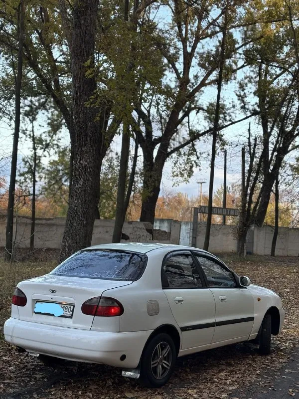 Продам zaz-daewoo 🔥 год выпуска:2002🔥 пробег, км:200.000 🔥 модификация:1.3мт 🔥 тип двигателя:газ/бензин🔥 коробка передач :механика 🔥 привод:передний🔥 тип кузова : легковой седан🔥 koмплeктaция: comfort🔥 цвет: белый🔥 в продаже zaz-daewoo на полном хожу, на автомобиле установлено газовое оборудование, так же авто работает и на бензине. поменян мотор, старый блок лежит в багажнике. установлена сигнализация с центральным замком. стоят красивые диски на хорошей резине. автомобиль на 180 учете, полное переоформление (стс, птс, дкп). установлена магнитола с хорошей музыкой. мотор-заводится с пол оборота, работает хорошо, не троит, не глохнет. кпп-все передачи включаются без хрустов, ничего не выбивает. салон в замечательном состоянии, был переделан под красный цвет, выглядит шикарно. ходовая в замечательном состоянии, едет мягко. так же имеется видео, по просьбе отправлю для более лучшего осмотра авто. цена:175.000 тысяч возможен пригон по договоренности. возможен обмен. номер для связи:+79495752024 - фотография - 5