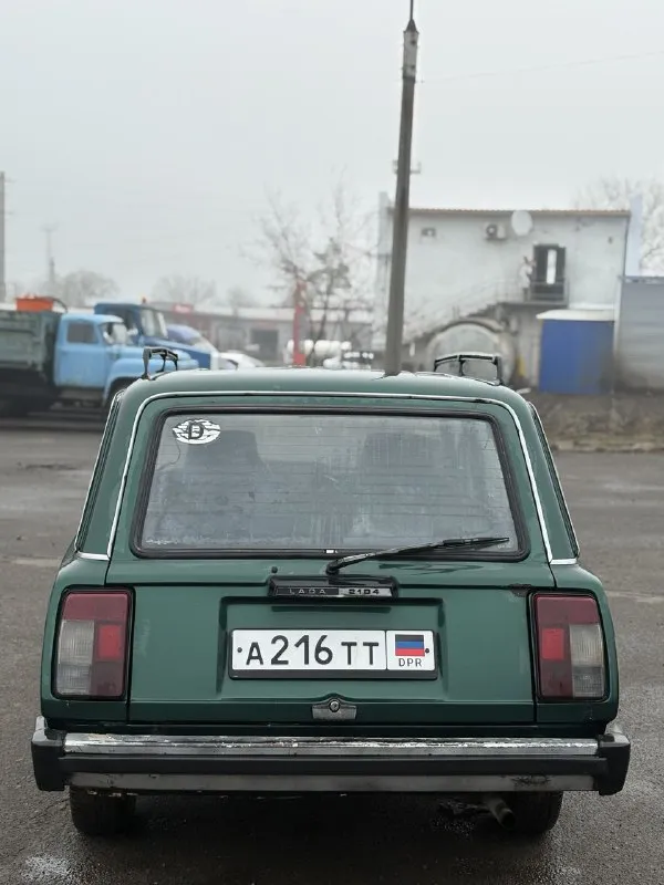 Продам ваз 21043 🔥 год выпуска:1992🔥 пробег, км:200.000 🔥 модификация:1.3мт 🔥 тип двигателя:бензин🔥 коробка передач :механика 5ступка 🔥 привод:задний🔥 тип кузова : легковой универсал🔥 koмплeктaция: comfort🔥 цвет: зеленый🔥 в продаже рабочая ласточка, на полном ходу. из последнего сделано:запчасти-антифриз, масло, фильтр, шланги на печку, прокладка клапанной крышки, рем вставка, проставки, резинки, резинки стабилизатора, шаровые 2,сайлетблоки рычагов, бублики, болт верхнего рычага, реактивные тяги, болты к ним,2 задних амортизатора, рем комплект полуось, колодки и тормозуха, шлифовка головы. мотор заводится с пол оборота, работает идеально, не троит, не глохнет. кпп-5 ступка, все передачи включаются, без хрустов, ничего не вылетает. салон в хорошем состоянии для своих лет. ходовая вся сделана полностью. свет-ксенон, все положения работают. так же имеется видео, по просьбе отправлю для более лучшего осмотра авто. цена:109.999 тысяч возможен пригон по договоренности. возможен обмен. номер для связи:+79495752024 - фотография - 3