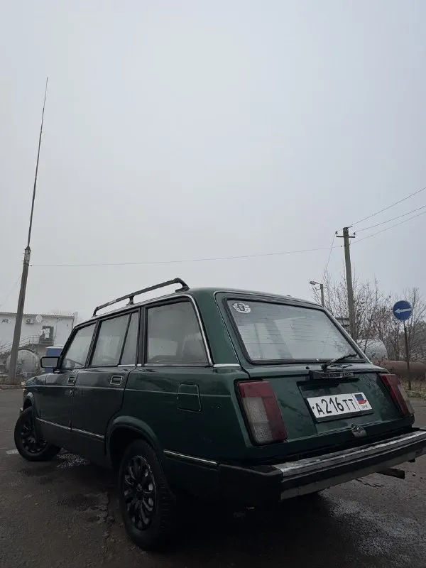 Продам ваз 21043 🔥 год выпуска:1992🔥 пробег, км:200.000 🔥 модификация:1.3мт 🔥 тип двигателя:бензин🔥 коробка передач :механика 5ступка 🔥 привод:задний🔥 тип кузова : легковой универсал🔥 koмплeктaция: comfort🔥 цвет: зеленый🔥 в продаже рабочая ласточка, на полном ходу. из последнего сделано:запчасти-антифриз, масло, фильтр, шланги на печку, прокладка клапанной крышки, рем вставка, проставки, резинки, резинки стабилизатора, шаровые 2,сайлетблоки рычагов, бублики, болт верхнего рычага, реактивные тяги, болты к ним,2 задних амортизатора, рем комплект полуось, колодки и тормозуха, шлифовка головы. мотор заводится с пол оборота, работает идеально, не троит, не глохнет. кпп-5 ступка, все передачи включаются, без хрустов, ничего не вылетает. салон в хорошем состоянии для своих лет. ходовая вся сделана полностью. свет-ксенон, все положения работают. так же имеется видео, по просьбе отправлю для более лучшего осмотра авто. цена:109.999 тысяч возможен пригон по договоренности. возможен обмен. номер для связи:+79495752024 - фотография - 4