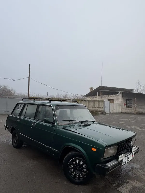 Продам ваз 21043 🔥 год выпуска:1992🔥 пробег, км:200.000 🔥 модификация:1.3мт 🔥 тип двигателя:бензин🔥 коробка передач :механика 5ступка 🔥 привод:задний🔥 тип кузова : легковой универсал🔥 koмплeктaция: comfort🔥 цвет: зеленый🔥 в продаже рабочая ласточка, на полном ходу. из последнего сделано:запчасти-антифриз, масло, фильтр, шланги на печку, прокладка клапанной крышки, рем вставка, проставки, резинки, резинки стабилизатора, шаровые 2,сайлетблоки рычагов, бублики, болт верхнего рычага, реактивные тяги, болты к ним,2 задних амортизатора, рем комплект полуось, колодки и тормозуха, шлифовка головы. мотор заводится с пол оборота, работает идеально, не троит, не глохнет. кпп-5 ступка, все передачи включаются, без хрустов, ничего не вылетает. салон в хорошем состоянии для своих лет. ходовая вся сделана полностью. свет-ксенон, все положения работают. так же имеется видео, по просьбе отправлю для более лучшего осмотра авто. цена:109.999 тысяч возможен пригон по договоренности. возможен обмен. номер для связи:+79495752024 - фотография - 5