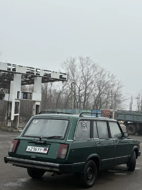 Продам ваз 21043 🔥 год выпуска:1992🔥 пробег, км:200.000 🔥 модификация:1.3мт 🔥 тип двигателя:бензин🔥 коробка передач :механика 5ступка 🔥 привод:задний🔥 тип кузова : легковой универсал🔥 koмплeктaция: comfort🔥 цвет: зеленый🔥 в продаже рабочая ласточка, на полном ходу. из последнего сделано:запчасти-антифриз, масло, фильтр, шланги на печку, прокладка клапанной крышки, рем вставка, проставки, резинки, резинки стабилизатора, шаровые 2,сайлетблоки рычагов, бублики, болт верхнего рычага, реактивные тяги, болты к ним,2 задних амортизатора, рем комплект полуось, колодки и тормозуха, шлифовка головы. мотор заводится с пол оборота, работает идеально, не троит, не глохнет. кпп-5 ступка, все передачи включаются, без хрустов, ничего не вылетает. салон в хорошем состоянии для своих лет. ходовая вся сделана полностью. свет-ксенон, все положения работают. так же имеется видео, по просьбе отправлю для более лучшего осмотра авто. цена:109.999 тысяч возможен пригон по договоренности. возможен обмен. номер для связи:+79495752024 - фотография - 7