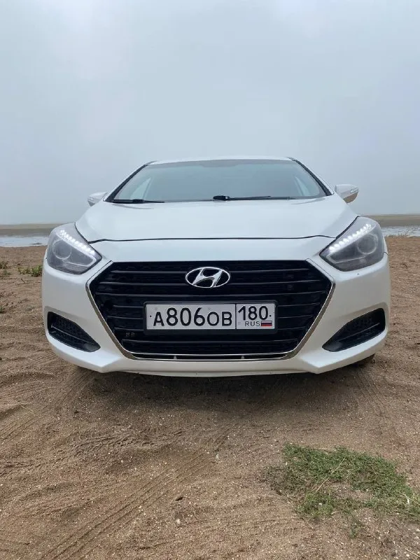 Hyundai i 40 2016 год автомат 2.0 все работает исправно юридически чиста задиров нет масло 5w 30 не расходует по ходовой по мелочи салон и лкп в нормальном состоянии обута в зимние сапоги цена 890т торг присутствует +79498444328 - фотография - 2