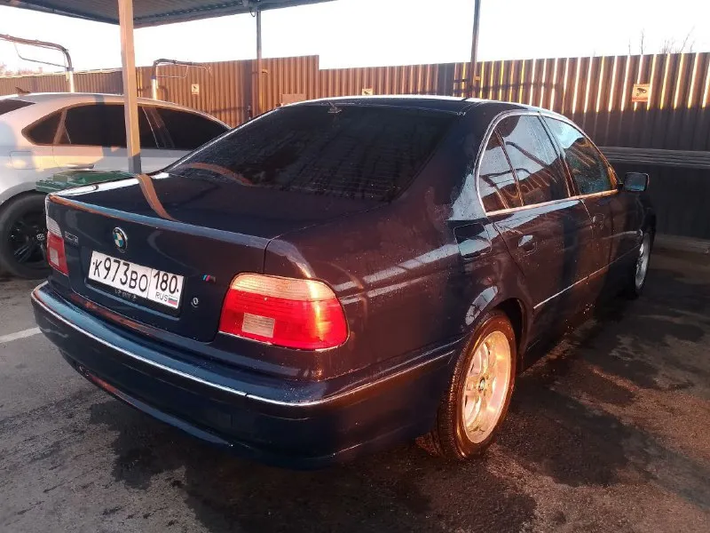 Продам bmw е39 96г 420₽ хороший торг салон кожа целый не порван двигатель 2л м52 коробка механика хорошая летняя резина обслужена новые диски тормозные, колодки, фильтра масло есть мелкие косяки не гнилая ! выглядит хорошо окуратно находиться пгт старобешево +79494059383 📲 tg: @lov4ecy 📞 звоните: +7(949)4059383 - фотография - 2