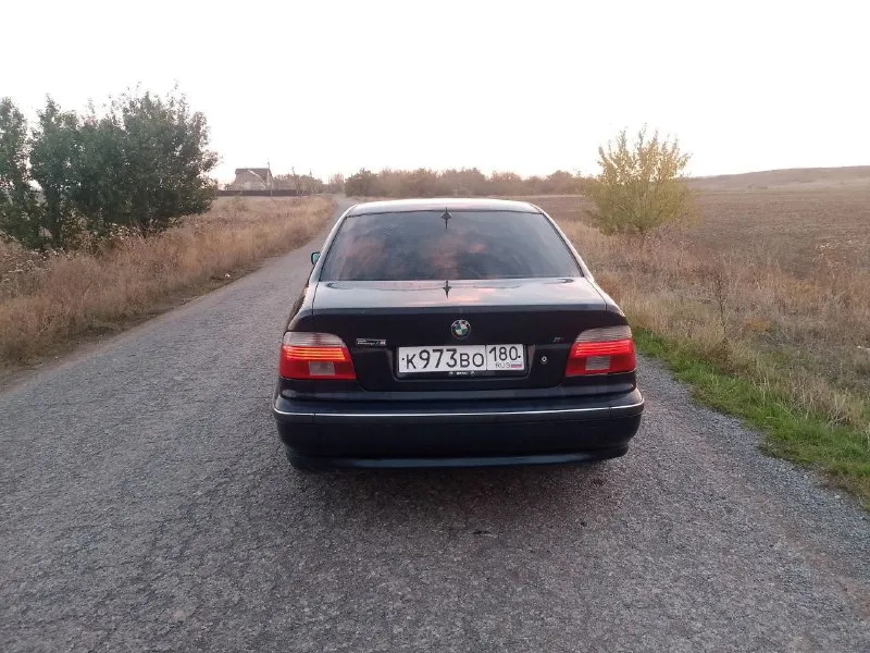 Продам bmw е39 96г 420₽ хороший торг салон кожа целый не порван двигатель 2л м52 коробка механика хорошая летняя резина обслужена новые диски тормозные, колодки, фильтра масло есть мелкие косяки не гнилая ! выглядит хорошо окуратно находиться пгт старобешево +79494059383 📲 tg: @lov4ecy 📞 звоните: +7(949)4059383 - фотография - 5