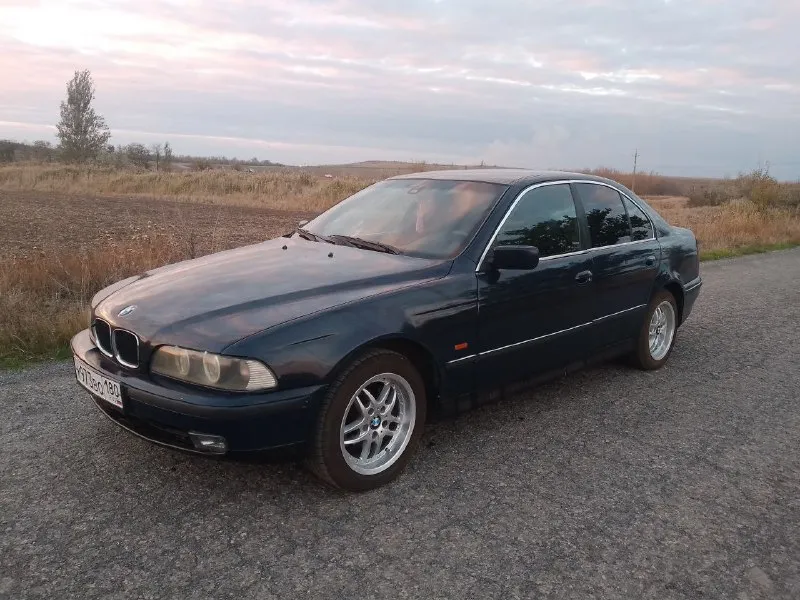 Продам bmw е39 96г 420₽ хороший торг салон кожа целый не порван двигатель 2л м52 коробка механика хорошая летняя резина обслужена новые диски тормозные, колодки, фильтра масло есть мелкие косяки не гнилая ! выглядит хорошо окуратно находиться пгт старобешево +79494059383 📲 tg: @lov4ecy 📞 звоните: +7(949)4059383 - фотография - 8