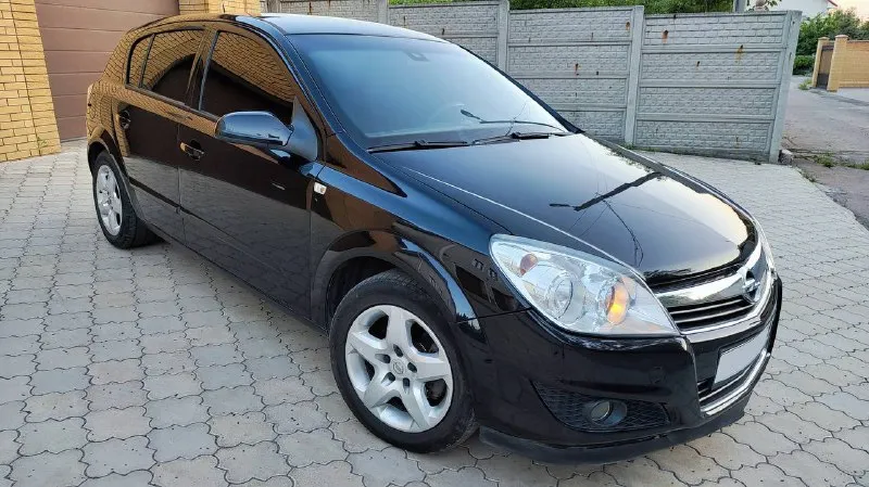 Продается opel astra h 1,6 мт год – 2007. пробег – 215 тыс. топливо – бензин / пропан (гбо) продается личный семейный автомобиль, в одних руках с 2013 года, покупался практически новым с пробегом 30 тыс. , есть записи со всеми заменами запчастей, когда и на каком пробеге меняли. на машине не экономили, все запчасти оригинал или аналоги. установлено гбо-4 (вписан в птс рф), расход 8-9 л/100 км. машина полностью обслужена, регулярно проводилось то, в 2025 году менялись все ремни и ролики (франция snr), свечи, делалось то гбо, установлен новый аккумулятор. ходовка не гремит и не шумит, в идеальном состоянии, пробег оригинальный. шины зимние pirelli ice zero fr, отъездили два сезона, также отдам новые летние ikon autograph, покупались в апреле этого года и полноразмерную запаску с диском. продажа в связи с покупкой нового авто, машиной будете довольны. цена: 570 тыс. руб. телефон: +79493067142. место осмотра: донецк, 📲 tg: дмитрий бодунов 📞 звоните: +7(949)3067142 - фотография - 10
