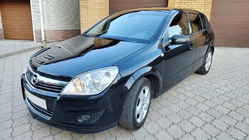 Продается opel astra h 1,6 мт год – 2007. пробег – 215 тыс. топливо – бензин / пропан (гбо) продается личный семейный автомобиль, в одних руках с 2013 года, покупался практически новым с пробегом 30 тыс. , есть записи со всеми заменами запчастей, когда и на каком пробеге меняли. на машине не экономили, все запчасти оригинал или аналоги. установлено гбо-4 (вписан в птс рф), расход 8-9 л/100 км. машина полностью обслужена, регулярно проводилось то, в 2025 году менялись все ремни и ролики (франция snr), свечи, делалось то гбо, установлен новый аккумулятор. ходовка не гремит и не шумит, в идеальном состоянии, пробег оригинальный. шины зимние pirelli ice zero fr, отъездили два сезона, также отдам новые летние ikon autograph, покупались в апреле этого года и полноразмерную запаску с диском. продажа в связи с покупкой нового авто, машиной будете довольны. цена: 570 тыс. руб. телефон: +79493067142. место осмотра: донецк, 📲 tg: дмитрий бодунов 📞 звоните: +7(949)3067142 - фотография - 2