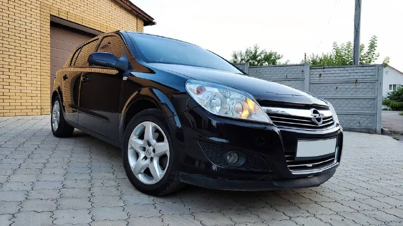Продается opel astra h 1,6 мт год – 2007. пробег – 215 тыс. топливо – бензин / пропан (гбо) продается личный семейный автомобиль, в одних руках с 2013 года, покупался практически новым с пробегом 30 тыс. , есть записи со всеми заменами запчастей, когда и на каком пробеге меняли. на машине не экономили, все запчасти оригинал или аналоги. установлено гбо-4 (вписан в птс рф), расход 8-9 л/100 км. машина полностью обслужена, регулярно проводилось то, в 2025 году менялись все ремни и ролики (франция snr), свечи, делалось то гбо, установлен новый аккумулятор. ходовка не гремит и не шумит, в идеальном состоянии, пробег оригинальный. шины зимние pirelli ice zero fr, отъездили два сезона, также отдам новые летние ikon autograph, покупались в апреле этого года и полноразмерную запаску с диском. продажа в связи с покупкой нового авто, машиной будете довольны. цена: 570 тыс. руб. телефон: +79493067142. место осмотра: донецк, 📲 tg: дмитрий бодунов 📞 звоните: +7(949)3067142 - фотография - 5