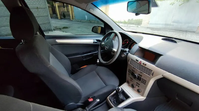 Продается opel astra h 1,6 мт год – 2007. пробег – 215 тыс. топливо – бензин / пропан (гбо) продается личный семейный автомобиль, в одних руках с 2013 года, покупался практически новым с пробегом 30 тыс. , есть записи со всеми заменами запчастей, когда и на каком пробеге меняли. на машине не экономили, все запчасти оригинал или аналоги. установлено гбо-4 (вписан в птс рф), расход 8-9 л/100 км. машина полностью обслужена, регулярно проводилось то, в 2025 году менялись все ремни и ролики (франция snr), свечи, делалось то гбо, установлен новый аккумулятор. ходовка не гремит и не шумит, в идеальном состоянии, пробег оригинальный. шины зимние pirelli ice zero fr, отъездили два сезона, также отдам новые летние ikon autograph, покупались в апреле этого года и полноразмерную запаску с диском. продажа в связи с покупкой нового авто, машиной будете довольны. цена: 570 тыс. руб. телефон: +79493067142. место осмотра: донецк, 📲 tg: дмитрий бодунов 📞 звоните: +7(949)3067142 - фотография - 6