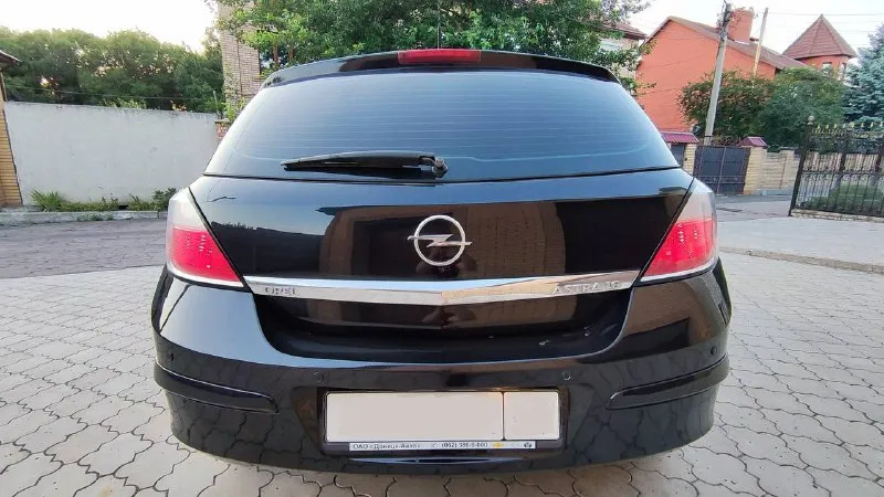 Продается opel astra h 1,6 мт год – 2007. пробег – 215 тыс. топливо – бензин / пропан (гбо) продается личный семейный автомобиль, в одних руках с 2013 года, покупался практически новым с пробегом 30 тыс. , есть записи со всеми заменами запчастей, когда и на каком пробеге меняли. на машине не экономили, все запчасти оригинал или аналоги. установлено гбо-4 (вписан в птс рф), расход 8-9 л/100 км. машина полностью обслужена, регулярно проводилось то, в 2025 году менялись все ремни и ролики (франция snr), свечи, делалось то гбо, установлен новый аккумулятор. ходовка не гремит и не шумит, в идеальном состоянии, пробег оригинальный. шины зимние pirelli ice zero fr, отъездили два сезона, также отдам новые летние ikon autograph, покупались в апреле этого года и полноразмерную запаску с диском. продажа в связи с покупкой нового авто, машиной будете довольны. цена: 570 тыс. руб. телефон: +79493067142. место осмотра: донецк, 📲 tg: дмитрий бодунов 📞 звоните: +7(949)3067142 - фотография - 7