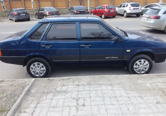 Продам личное семейное авто ваз 21099 инжектор 2007 г. двигатель 1.6.машина живая, было вложено очень много замена всех стоек, замена генератора, стартера, радиатора, новые патрубки охлаждения. в машине установлены доводчики стекл. пробег 180 тыс. сел и поехал. 260 тыс. торг у капота. +79498767357 только звонки 📲 tg: guriy 📞 звоните: +7(949)8767357 - фотография - 3