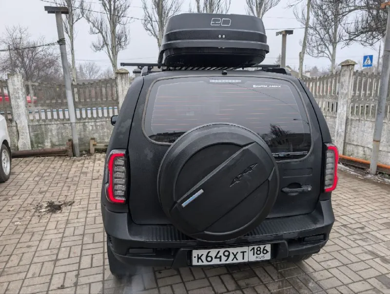 Собственник. нива шевроле 2013г. второй владелец. объем двигателя 1.9 ( легкая шпг, доработая гбц, коленвал 86мм, поршень 83мм за счет этого увеличен объем ), спортивный распредвал, выхлопной паук 4-2-1 ; прошитая, установлен кондиционер, установлена музыка 20-ки + планшет +саб ; передние сидушки от л-200 одета в чехлы ; шумлена, кроме потолка ; пробег реальный, брал с пробегом 14тыс. остальное при встрече. +79313150091 ( телега ) - фотография - 6