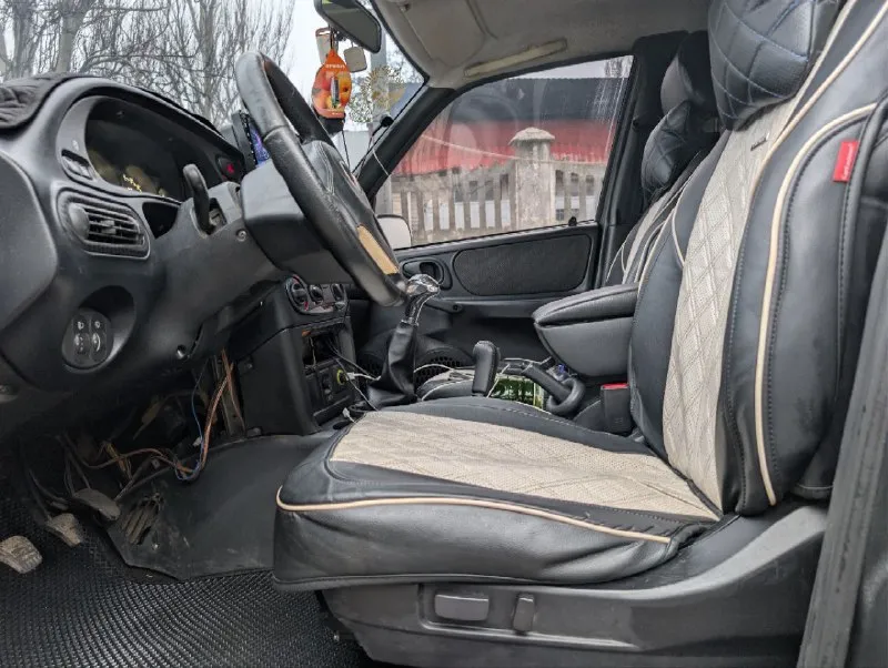 Собственник. нива шевроле 2013г. второй владелец. объем двигателя 1.9 ( легкая шпг, доработая гбц, коленвал 86мм, поршень 83мм за счет этого увеличен объем ), спортивный распредвал, выхлопной паук 4-2-1 ; прошитая, установлен кондиционер, установлена музыка 20-ки + планшет +саб ; передние сидушки от л-200 одета в чехлы ; шумлена, кроме потолка ; пробег реальный, брал с пробегом 14тыс. остальное при встрече. +79313150091 ( телега ) - фотография - 7