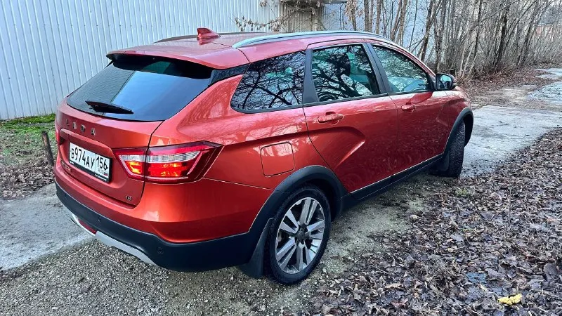 Lada vesta sw cross 2019 года выпуска продам авто, я второй владелец состояние отличное, и техника и кузов! весь автомобиль в родном окрасе. двигатель обьемом 1.8 л. , 122 л. с. пробег: 58000 (родной) цвет: оранжевый ( очень красивый ) преимущества: ☑️ - техническое состояние без нареканий, обслужен ( поменян грм) ☑️ - вместительный салон и багажник ✅ литые диски со свежими шинами летние и зимние, на одинаковом родном литье, с минимальным пробегом. ☑️ самая максимальная комплектация: ⚡климат-контроль ⚡датчик дождя ⚡датчик света ⚡помощь при трогает в гору ⚡электроcтeклoпoдъeмники все ⚡элeктpoрeгулиpовкa зeркaл с обогревом ⚡камера заднего вида ⚡управление на руле (мультируль) ⚡круиз-контроль ⚡обогрев сидений передних и задних ⚡обогрев лобового стекла цена 1290000, +79495258577 донецк - фотография - 5