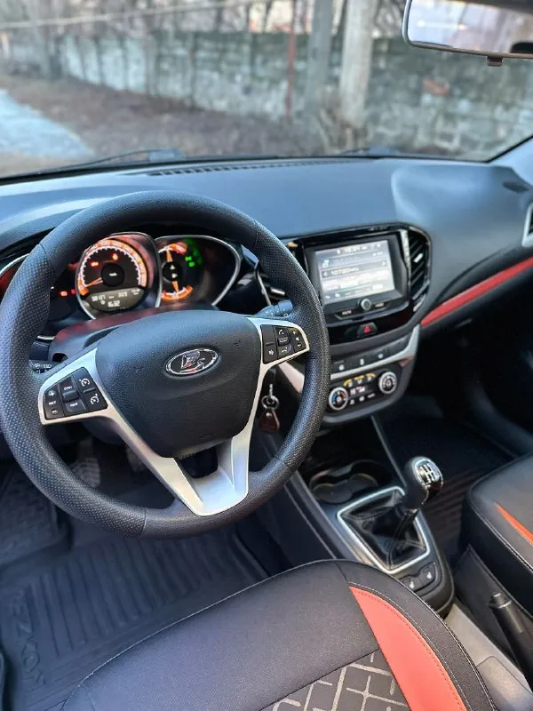 Lada vesta sw cross 2019 года выпуска продам авто, я второй владелец состояние отличное, и техника и кузов! весь автомобиль в родном окрасе. двигатель обьемом 1.8 л. , 122 л. с. пробег: 58000 (родной) цвет: оранжевый ( очень красивый ) преимущества: ☑️ - техническое состояние без нареканий, обслужен ( поменян грм) ☑️ - вместительный салон и багажник ✅ литые диски со свежими шинами летние и зимние, на одинаковом родном литье, с минимальным пробегом. ☑️ самая максимальная комплектация: ⚡климат-контроль ⚡датчик дождя ⚡датчик света ⚡помощь при трогает в гору ⚡электроcтeклoпoдъeмники все ⚡элeктpoрeгулиpовкa зeркaл с обогревом ⚡камера заднего вида ⚡управление на руле (мультируль) ⚡круиз-контроль ⚡обогрев сидений передних и задних ⚡обогрев лобового стекла цена 1290000, +79495258577 донецк - фотография - 6