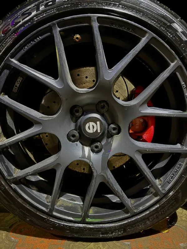 Продам любимый семейный авто. vw golf gti mk6, 2012г, 2.0, dq250 технически полностью исправен и ждет нового владельца. продажа в связи с покупкой нового автомобиля. до следующей недели есть шанс стать первым владельцем по рф, на данный момент гольф на днр номерах. комплектация с кожаным салоном в отличном состоянии, каждые 3т уход- проф. очищение+ пропитка кожи, люк, адаптивные фары, подогрев сидений, выхлоп атм с регулируемой заслонкой с пульта, заменены насадки. 5к назад была замена масла в коробке( до этого замена была по регламенту, каждые 25к) цепь на 200к на оригинал последней ревизии (отлеживалось кол-во зубцов, замены не требовала, но по пробегу решено было заменить) на 215к установлен карбоновый впуск и нулевик, замена тормозных дисков в круг на rotinger с перфорацией и насечками. кузов требует внимания, поскольку значительная часть пробега авто- по трассе. для более детальной информации- пишите, звоните) +79493788097, осмотр г. донецк - фотография - 5