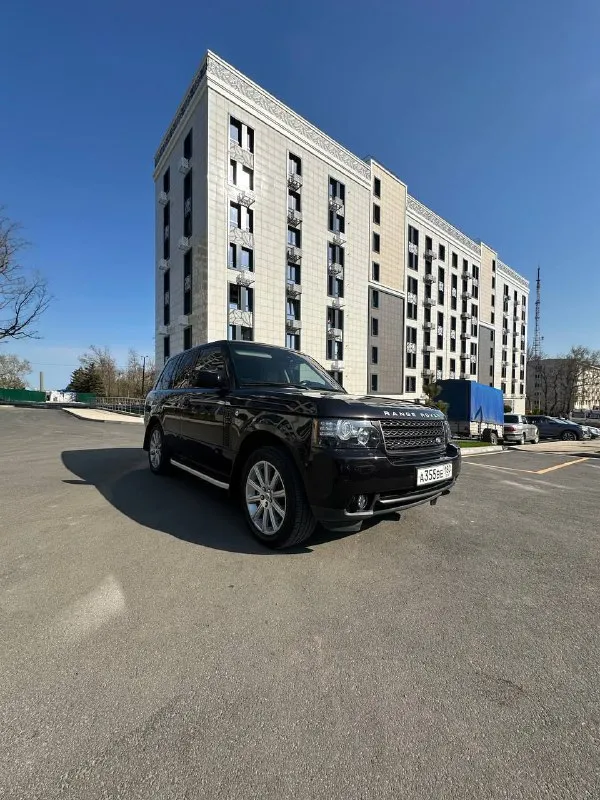 В продаже range rover 2012 г. в. 4,4 дизель, 313 л. с. богатая комплектация: пневмоподвеска, белый к... - фотография
