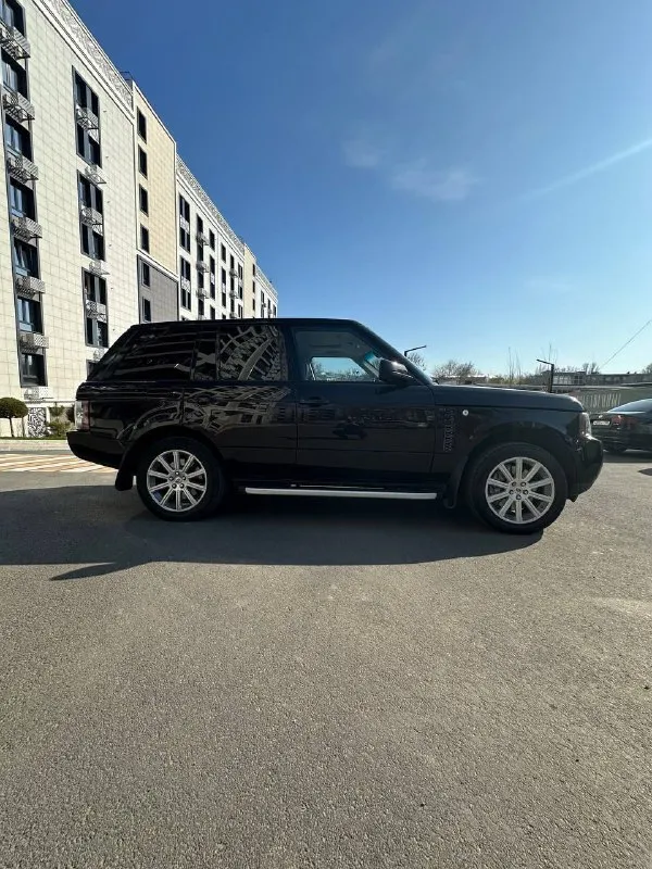 В продаже range rover 2012 г. в. 4,4 дизель, 313 л. с. богатая комплектация: пневмоподвеска, белый кожаный салон, подогревы и вентиляция сидений, подогрев руля, harman kardon, webasto, r 20, новая резина, люк, 2 ключа, запуск кнопкой, автомобиль в отличном техническом и внешнем состоянии. цена: 2.5 млн. руб. тел: +79497098774 - фотография - 4