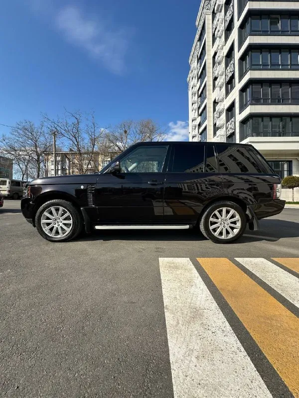 В продаже range rover 2012 г. в. 4,4 дизель, 313 л. с. богатая комплектация: пневмоподвеска, белый кожаный салон, подогревы и вентиляция сидений, подогрев руля, harman kardon, webasto, r 20, новая резина, люк, 2 ключа, запуск кнопкой, автомобиль в отличном техническом и внешнем состоянии. цена: 2.5 млн. руб. тел: +79497098774 - фотография - 5