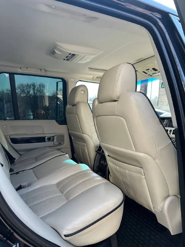 В продаже range rover 2012 г. в. 4,4 дизель, 313 л. с. богатая комплектация: пневмоподвеска, белый кожаный салон, подогревы и вентиляция сидений, подогрев руля, harman kardon, webasto, r 20, новая резина, люк, 2 ключа, запуск кнопкой, автомобиль в отличном техническом и внешнем состоянии. цена: 2.5 млн. руб. тел: +79497098774 - фотография - 6