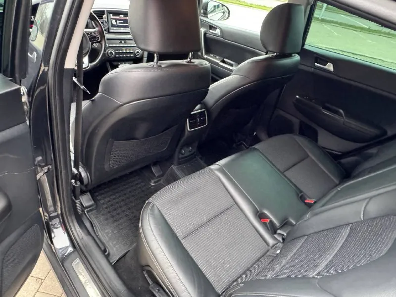 Продам киа спортейдж 2017год не бит не крашена у машины один хозяин с автосалона мотор 2.0самы надёжны и без проблем масло не есть полный привод работает электро ручник подогрев всех сидений дав ключа сервисная книга все чеки есть на то новая зимняя резина шипованая машины на твёрдую петерку сель и поехал все вопросы по телефону пишите звоните !! цена 1.950.000₽торг +79494676594 - фотография - 10