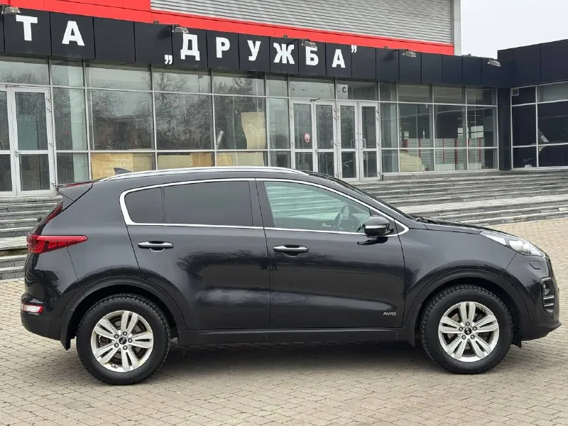 Продам киа спортейдж 2017год не бит не крашена у машины один хозяин с автосалона мотор 2.0самы надёжны и без проблем масло не есть полный привод работает электро ручник подогрев всех сидений дав ключа сервисная книга все чеки есть на то новая зимняя резина шипованая машины на твёрдую петерку сель и поехал все вопросы по телефону пишите звоните !! цена 1.950.000₽торг +79494676594 - фотография - 6
