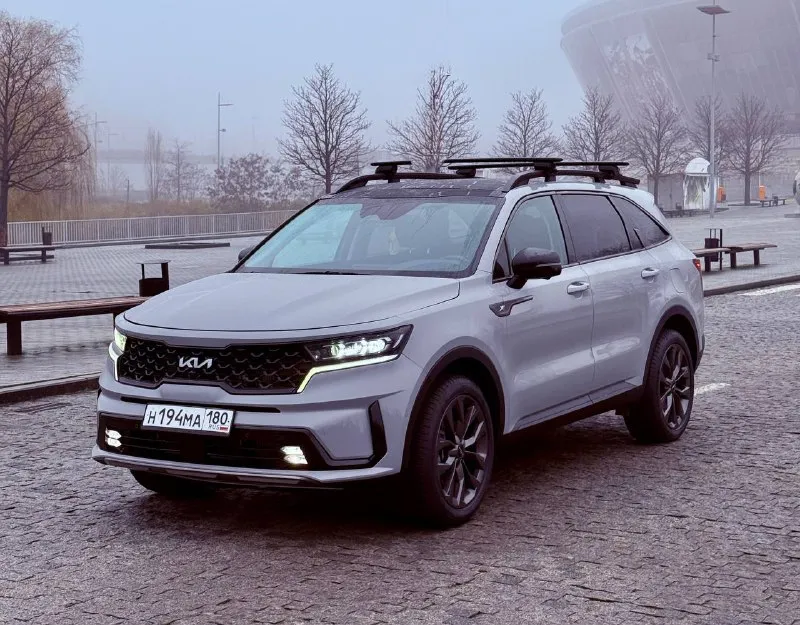 Kia sorento / x-line год выпуска :2022 двигатель : 2.5 turbo бензин лошадиных сил: 286 🚀 коробка: автомат пробег : 60 тысяч км полный привод 🔥 три ряда сидений резина :michelin самая богатая комплектация панорама, камеры 360, штатная навигация, электра привод багажника, датчик слепых зон, без ключевой доступ, приборная панель(лэд) подогревы на передние и задние сидения и руля, обдув передних сидений, подогрев зеркал - заднего стекла. акустическая система bose, электра ручник. двух зонный климат контроль заводится с кнопки и с пульта. круиз контроль парктроники передние и задние. блокировка полного привода. система старт/стоп. различные режимы езды для коробки и двигателя, память сидений, электра регулировка передних и задних сидений, помощь в подруливание, удержание в полосе, дистроник, оптика три линзы - авто свет. готова к любым проверкам донецк +7 (949) 392-66-28 александр цена : 3.850 🍋 📞 звоните: +7(949)3926628 - фотография - 2