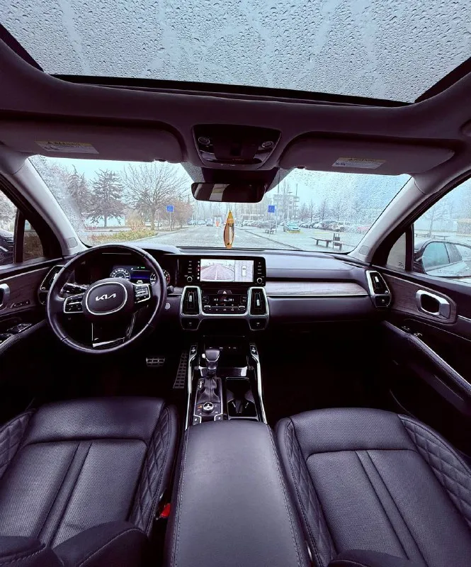 Kia sorento / x-line год выпуска :2022 двигатель : 2.5 turbo бензин лошадиных сил: 286 🚀 коробка: автомат пробег : 60 тысяч км полный привод 🔥 три ряда сидений резина :michelin самая богатая комплектация панорама, камеры 360, штатная навигация, электра привод багажника, датчик слепых зон, без ключевой доступ, приборная панель(лэд) подогревы на передние и задние сидения и руля, обдув передних сидений, подогрев зеркал - заднего стекла. акустическая система bose, электра ручник. двух зонный климат контроль заводится с кнопки и с пульта. круиз контроль парктроники передние и задние. блокировка полного привода. система старт/стоп. различные режимы езды для коробки и двигателя, память сидений, электра регулировка передних и задних сидений, помощь в подруливание, удержание в полосе, дистроник, оптика три линзы - авто свет. готова к любым проверкам донецк +7 (949) 392-66-28 александр цена : 3.850 🍋 📞 звоните: +7(949)3926628 - фотография - 5