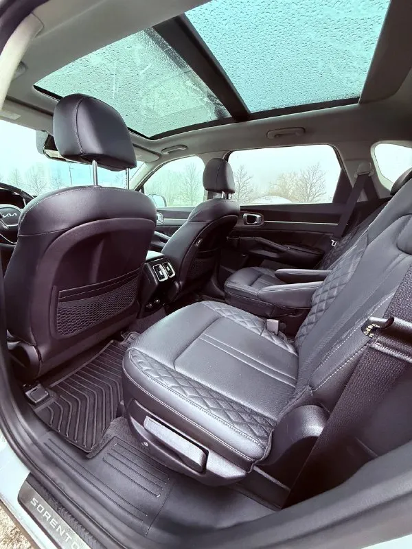 Kia sorento / x-line год выпуска :2022 двигатель : 2.5 turbo бензин лошадиных сил: 286 🚀 коробка: автомат пробег : 60 тысяч км полный привод 🔥 три ряда сидений резина :michelin самая богатая комплектация панорама, камеры 360, штатная навигация, электра привод багажника, датчик слепых зон, без ключевой доступ, приборная панель(лэд) подогревы на передние и задние сидения и руля, обдув передних сидений, подогрев зеркал - заднего стекла. акустическая система bose, электра ручник. двух зонный климат контроль заводится с кнопки и с пульта. круиз контроль парктроники передние и задние. блокировка полного привода. система старт/стоп. различные режимы езды для коробки и двигателя, память сидений, электра регулировка передних и задних сидений, помощь в подруливание, удержание в полосе, дистроник, оптика три линзы - авто свет. готова к любым проверкам донецк +7 (949) 392-66-28 александр цена : 3.850 🍋 📞 звоните: +7(949)3926628 - фотография - 6