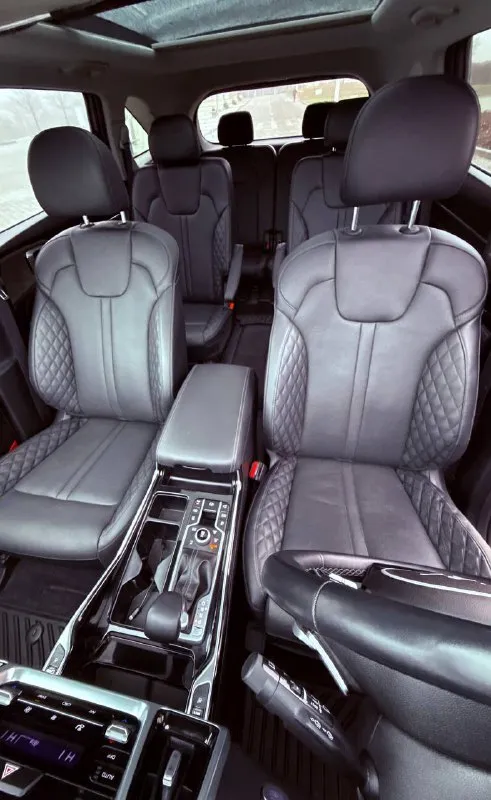 Kia sorento / x-line год выпуска :2022 двигатель : 2.5 turbo бензин лошадиных сил: 286 🚀 коробка: автомат пробег : 60 тысяч км полный привод 🔥 три ряда сидений резина :michelin самая богатая комплектация панорама, камеры 360, штатная навигация, электра привод багажника, датчик слепых зон, без ключевой доступ, приборная панель(лэд) подогревы на передние и задние сидения и руля, обдув передних сидений, подогрев зеркал - заднего стекла. акустическая система bose, электра ручник. двух зонный климат контроль заводится с кнопки и с пульта. круиз контроль парктроники передние и задние. блокировка полного привода. система старт/стоп. различные режимы езды для коробки и двигателя, память сидений, электра регулировка передних и задних сидений, помощь в подруливание, удержание в полосе, дистроник, оптика три линзы - авто свет. готова к любым проверкам донецк +7 (949) 392-66-28 александр цена : 3.850 🍋 📞 звоните: +7(949)3926628 - фотография - 7