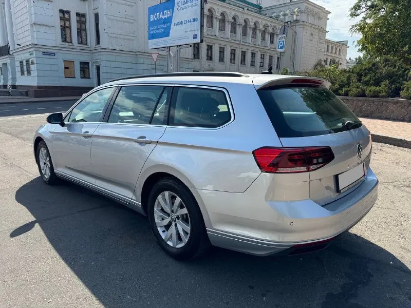 Vw passat variant 1,6 tdi. год выпуска: 2020. пробег: 99000км. мощность: 120 л. с. стоимость: 2 480 000₽. автомобиль для тех, кто понимает разницу между грузией и германией. куплен у официального дилера в штутгарте. машина в абcолютно идeальнoм cостоянии нового aвтомобиля. ни один фрагмeнт кузова не перeкpашивался. полностью растаможен. автомобиль находится в донецке. комплектация: 7-ст. акпп, светодиодные фары, трехзонный климат-контроль, подогрев сидений, камера заднего вида и т. д. обслуживание исключительно у официального дилера. имеется вся история. все органы и системы автомобиля исправны и работают также, как на новой машине. просторный, комфортный и очень экономичный автомобиль для всей семьи. тел. : +7 949 484 29 53. - фотография - 7