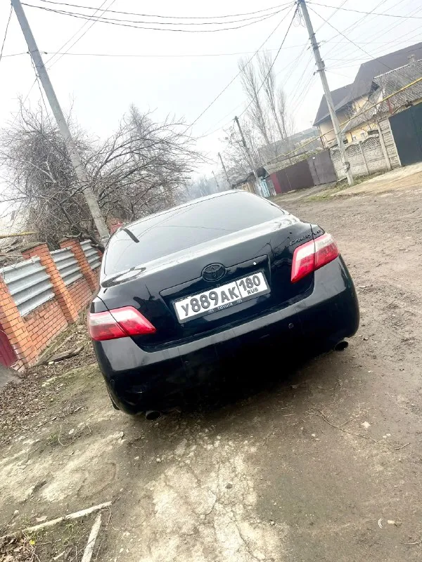 Продам camry 40 3.5, 2008 г, пробег 280 000 машина во владении полтора года у меня, брал на 195 000, езжу на ней каждый день, меняю так как беру на класс выше, было много чего сделано! замена всего охлаждения, генератор новый, акб новый, двигатель была расточка цилиндров на 250 000 и замена цепи, по ходовой зад весь новый + стойки поменял в круг. машина для тех кто ценит комфорт и надежность! по мотору не троит, работает ровно и четко. масло жрет не меньше не больше чем любая 3.5 40ка, по регламенту. музыка, кондер и т. д всё работает как должно. машина по факту доедет куда угодно и когда угодно, адекватная цена за комфортный и надежный авто. отдам за 900 000 без торгов. +7 949 504 45 04 ( телеграм ) пишите, звоните - все подробно расскажу, прокачу 😅 📞 звоните: +7(949)5044504 - фотография - 2