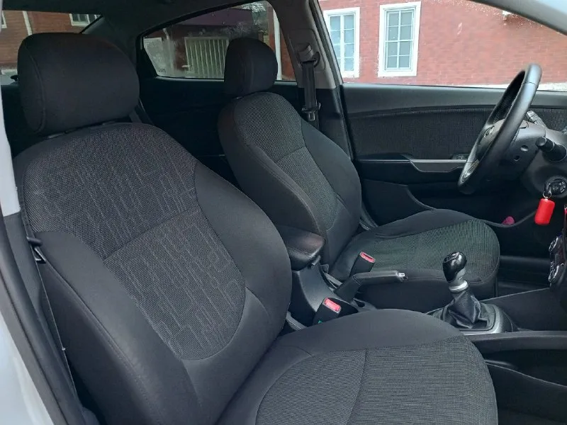 Kia rio 2015 год в дтп не участвовал. Собственник. Пробег 175 тыс. Ухоженный автомобиль. Двигатель 1.6 бензин(грм цепной) кпп - механическая 6 ступеней(без хрустов и вылетов) по технике на твёрдую 5 в такси не работал(100%) хорошая комплектация :мульти руль, климат контроль,4 эсп, подогревы передних сидений, подогрев руля, подогрев лобового, туманки,4 подушки безопасности. Масло менялось каждые 8000 км (от замены до замены вообще не берет) салон в отличном состоянии. Ходовая часть на отлично, не чего не гремит и не стучит. Полное переоформление в мрэо с моим присутствием. ‼️цена 915000 руб ‼️ номер для связи: +79496127076 если не дозвонились звоните на телеграмм 89034053194 здесь.
📞 Звоните: +7(949)6127076 - фотография - 6