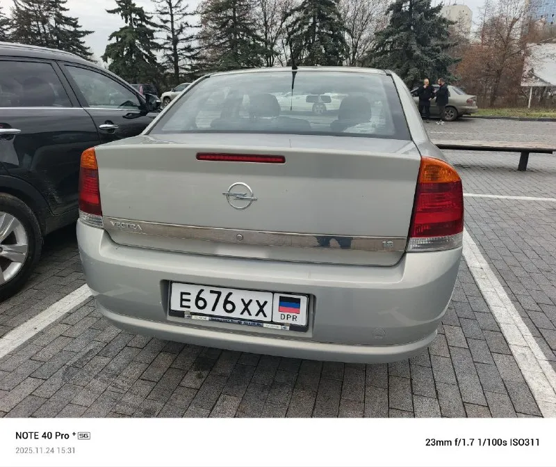 Opel vectra c, 1,8, бензин, ручная кпп, 2006 г. в., 261000 км. 650000 р. продаю свой автомобиль. использовался для повседневных поездок, заправка исключительно не ниже 95 бензина. замена моторного масла проводилась не превышая регламента - 7000 км. , качественное. последние полгода многое заменено по ходовой части, замена подушек двигателя, радиатора охлаждения и кондиционера (последний год автомобиль обслуживался на сто, история заказ/нарядов имеется). обслужен гур и рулевая рейка. повышен клиренс проставками, не в ущерб сход/развалу: спереди - 2,0 см. , сзади - 1,8 см. заменено лобовое стекло этим летом из-за обилия сколов на старом. машина не "на коленях". из недостатков - некачественно произведен ремонт в области фиксации ограничителя открывания водительской двери к передней стойке. не избавляюсь. даже продавать жалко, но выбор пал на другой автомобиль (уже приобретен). торг только реальному покупателю. также есть на продажу два комплекта колес на литых дисках. н. т.: 📞 звоните: +7(949)3197847 - фотография - 3