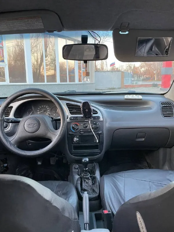 Цена 280.000 рублей продается деу ланос 2008 года выпуска с двигателем объемом 1,5 литра. автомобиль находится в регионе 180 и находится в собственности у владельца. за последний год выполнена полная капитализация двигателя с заменой поршневых колец и вкладышей, проведен ребилд головки блока цилиндров, осуществлена промывка системы охлаждения, заменены радиатор печки и основной радиатор. вся подвеска и тормозная система полностью обновлены, а также заменены все четыре ступичные подшипника. в ходе обслуживания заменены датчики дад и холостого хода. кузов автомобиля в отличном состоянии, без признаков гниения, лакокрасочное покрытие в хорошем состоянии, имеются лишь незначительные рыжики, обусловленные возрастом. в комплекте предоставляются два комплекта резины. автомобиль находится в хорошем техническом и эстетическом состоянии, готов к эксплуатации. г. донецк номер для связи : +79490778592 📞 звоните: +7(949)0778592 - фотография - 4